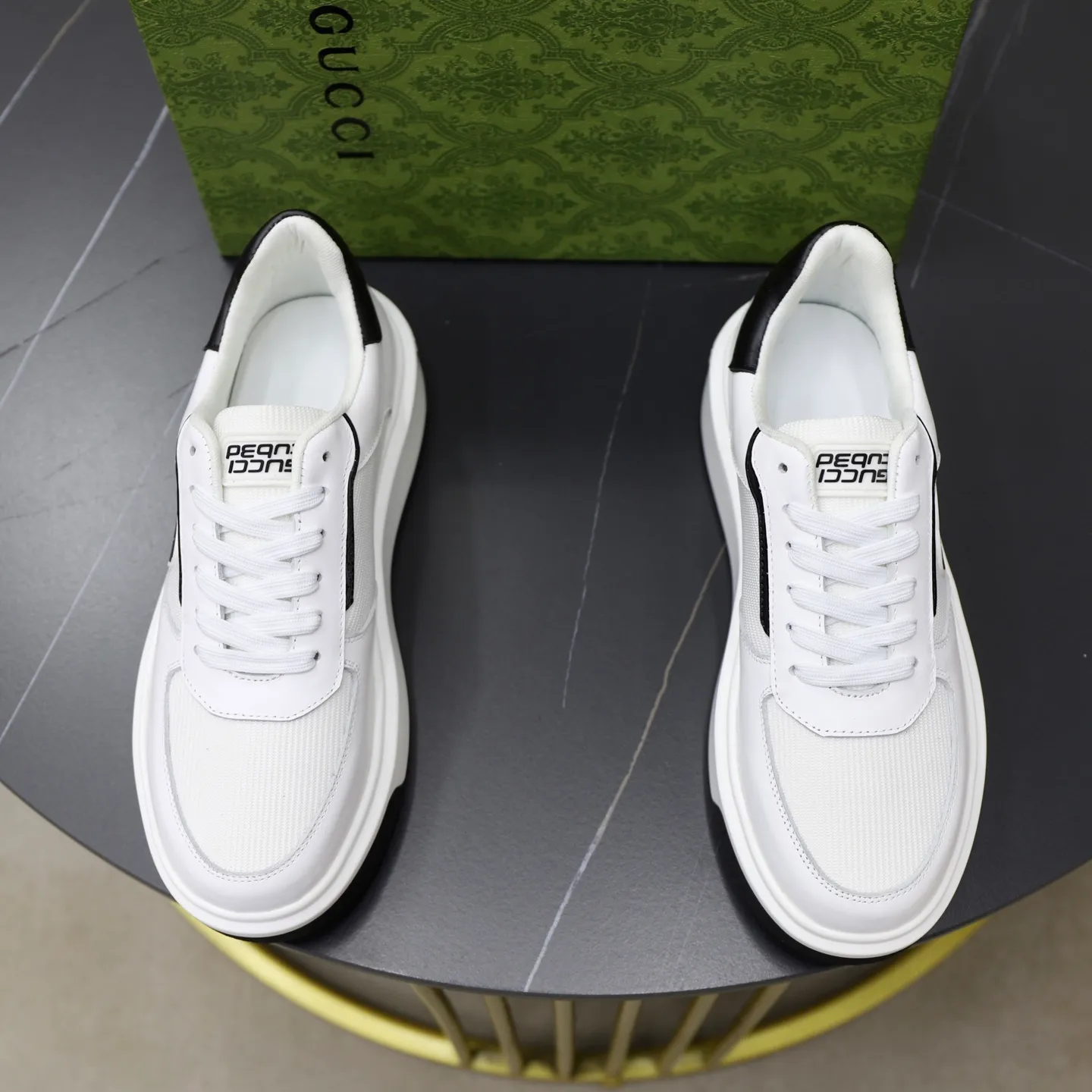 Ex-factory price: 462💰🙅‍♂️🙅‍♂️🙅‍♂️ Brand: GUCCI Standard code: 38-44 (45 customized) Grade: Same as the official website Material: Original material splicing Comfortable and breathable lining Lightweight and wear-resistant sports outsole Style category: Men's fashionable casual shoes Running sneakers Distinguished luxury brand elements Top luxury Color: actual picture color